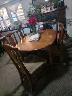 Free dining table