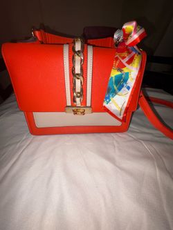 Hermosa Bolsa de Aldo