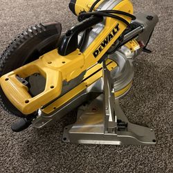 Dewalt  Meter Saw Dws779