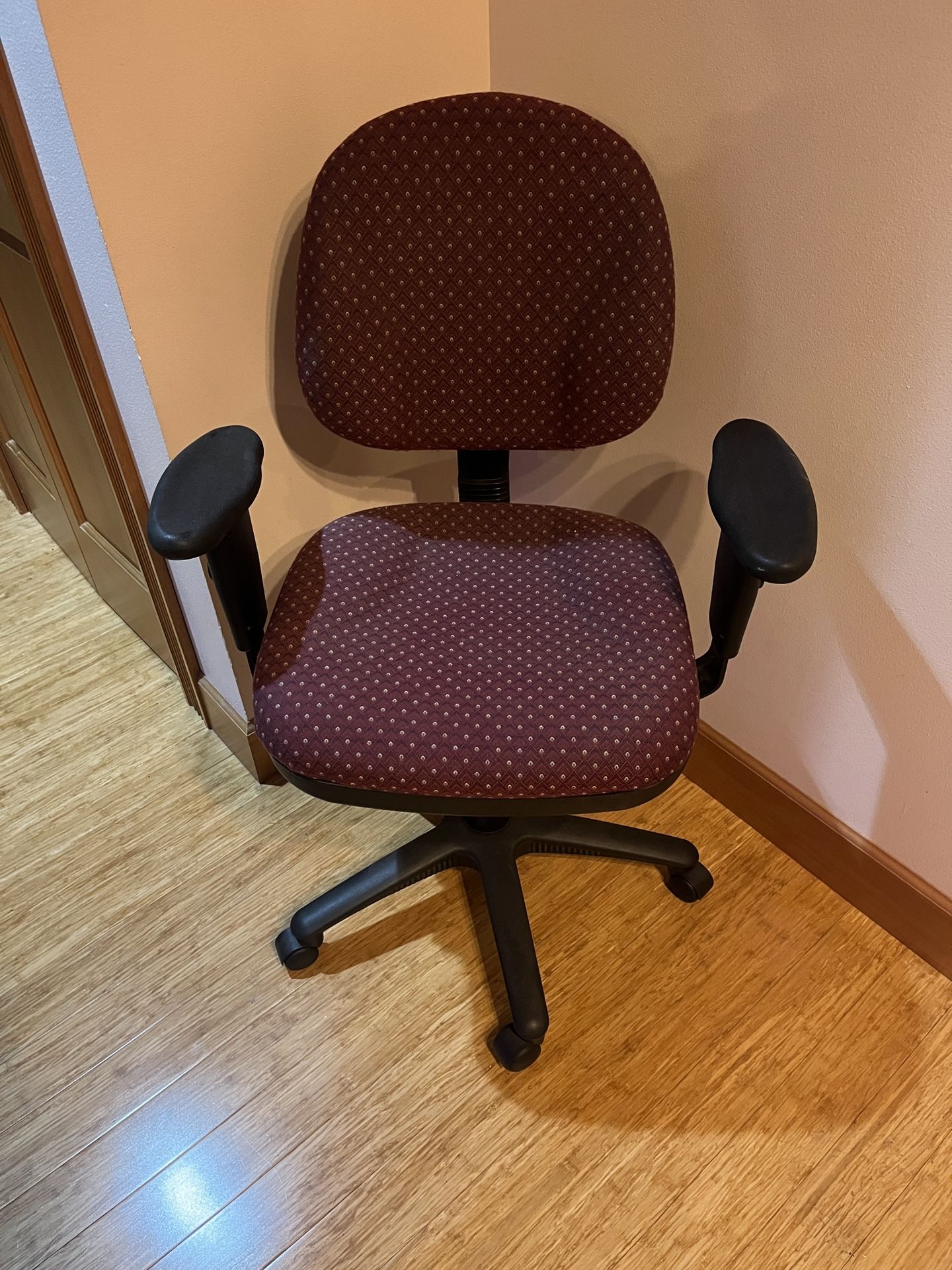 Nice Rolling Chair