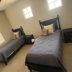 Full Bedroom Set - Twin Beds (2), Nightstands (2) and Dresser with Mirror