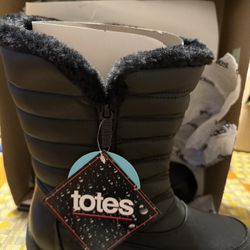 WOMENS SNOW BOOTS SIZE 8