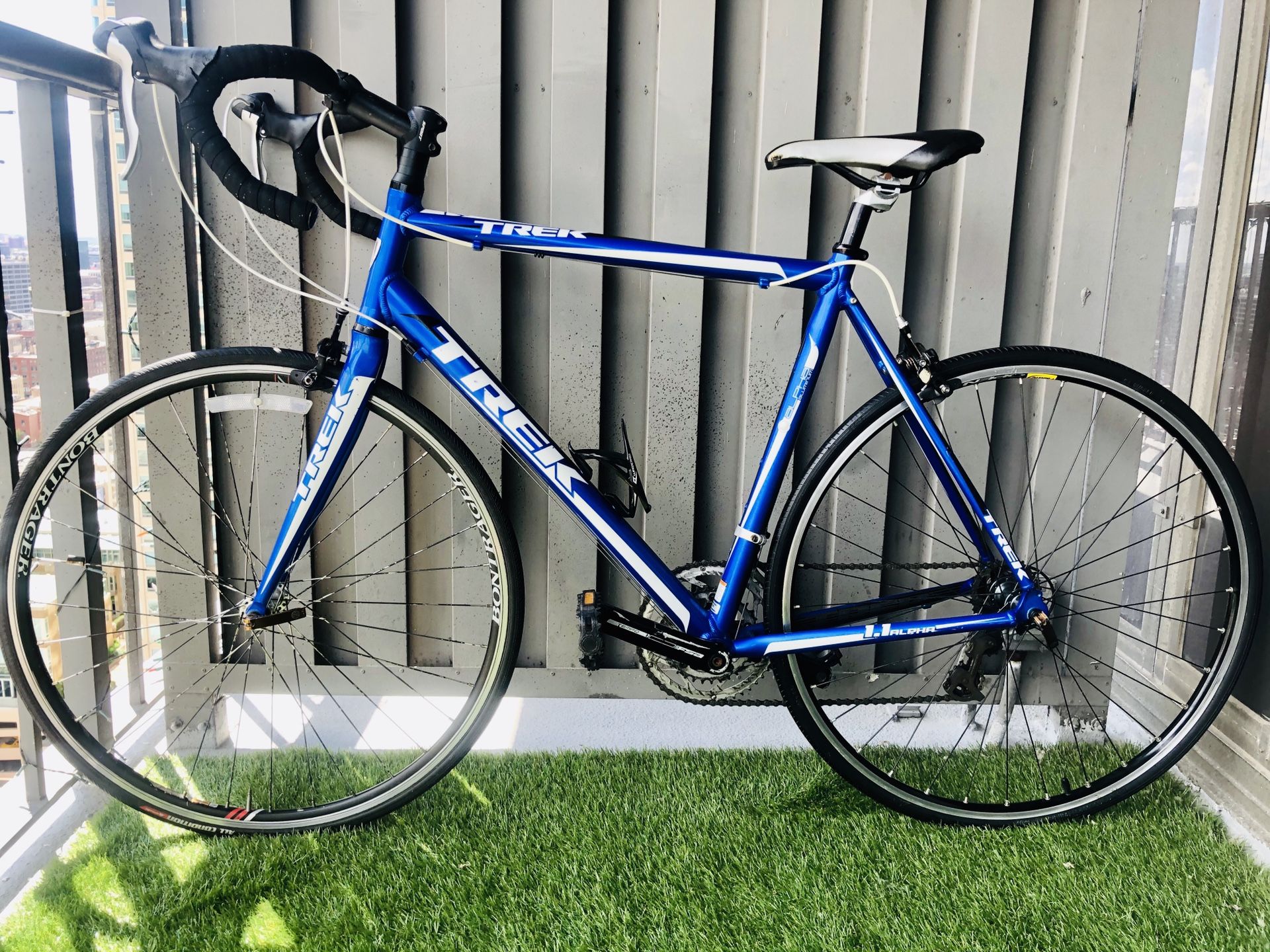 TREK Alpha 1.1 road bike MSRP 1599 Medium Aluminum & Carbon Fiber