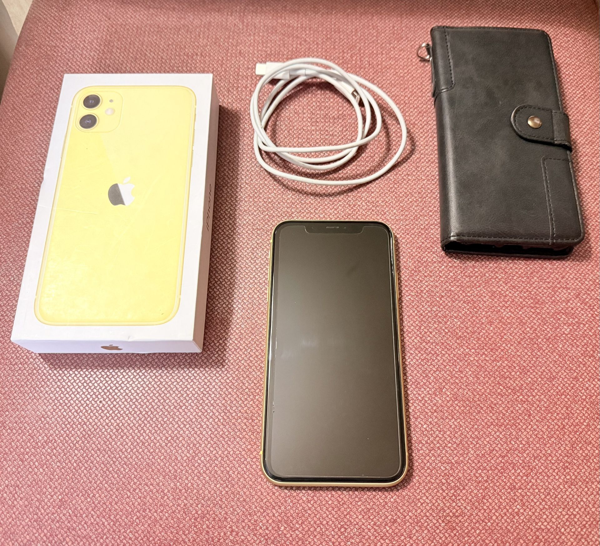 IPHONE 11 64gbs YELLOW