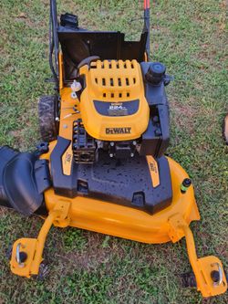 Maquina de cortar pasto dewalt 28"