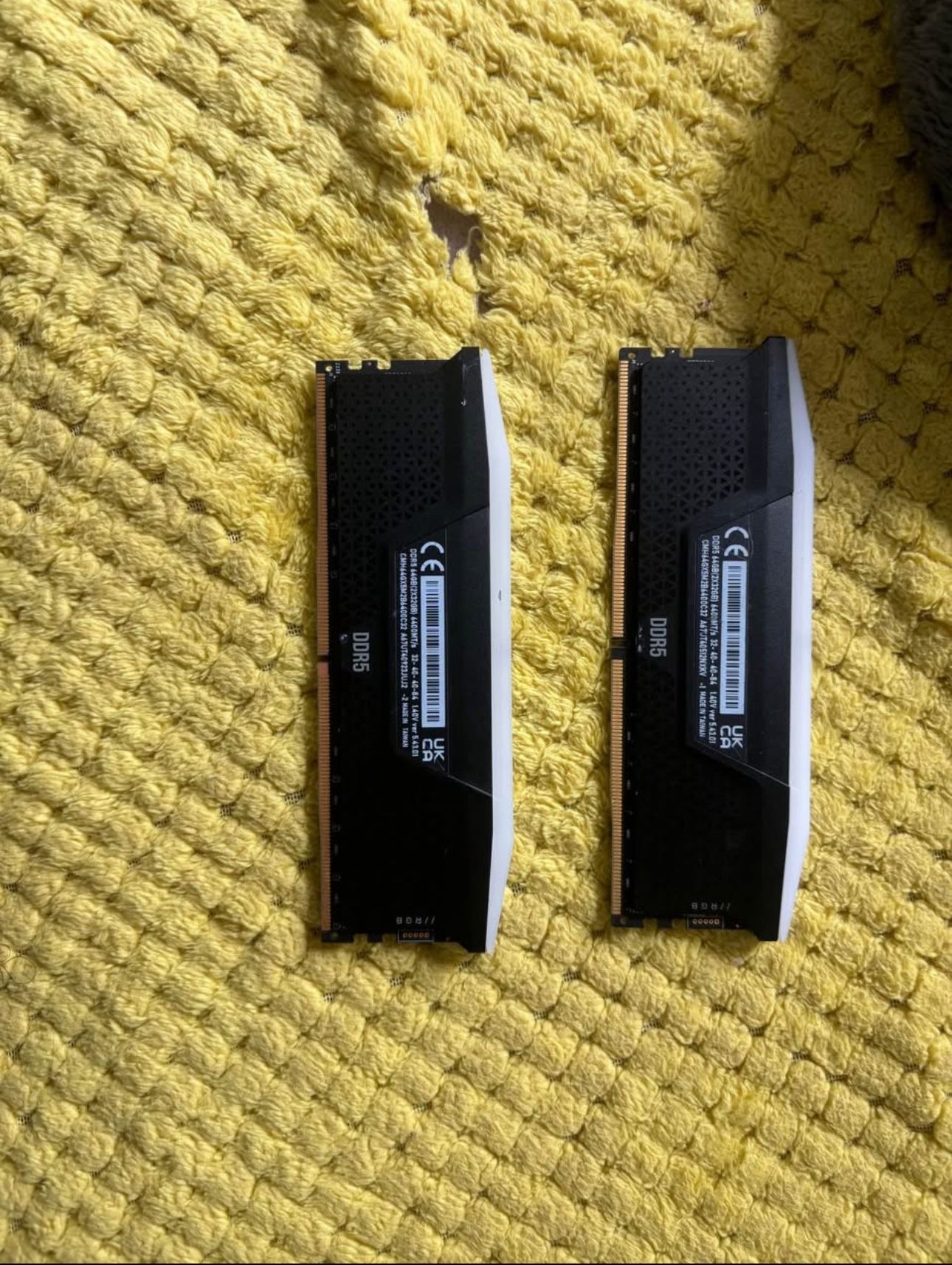 CORSAIR VENGEANCE RGB DDR5 RAM 64GB (2x32)! (Out of box)