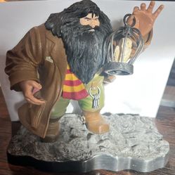 Harry Potter Hagrid's Gift w/Owl Figure Statue Stand Base 2000 Warner Bros