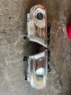2018 dodge Durango OEM headlights