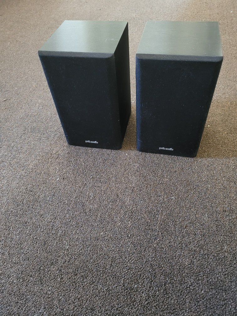 Polk Audio R1 bookshelf speakers
