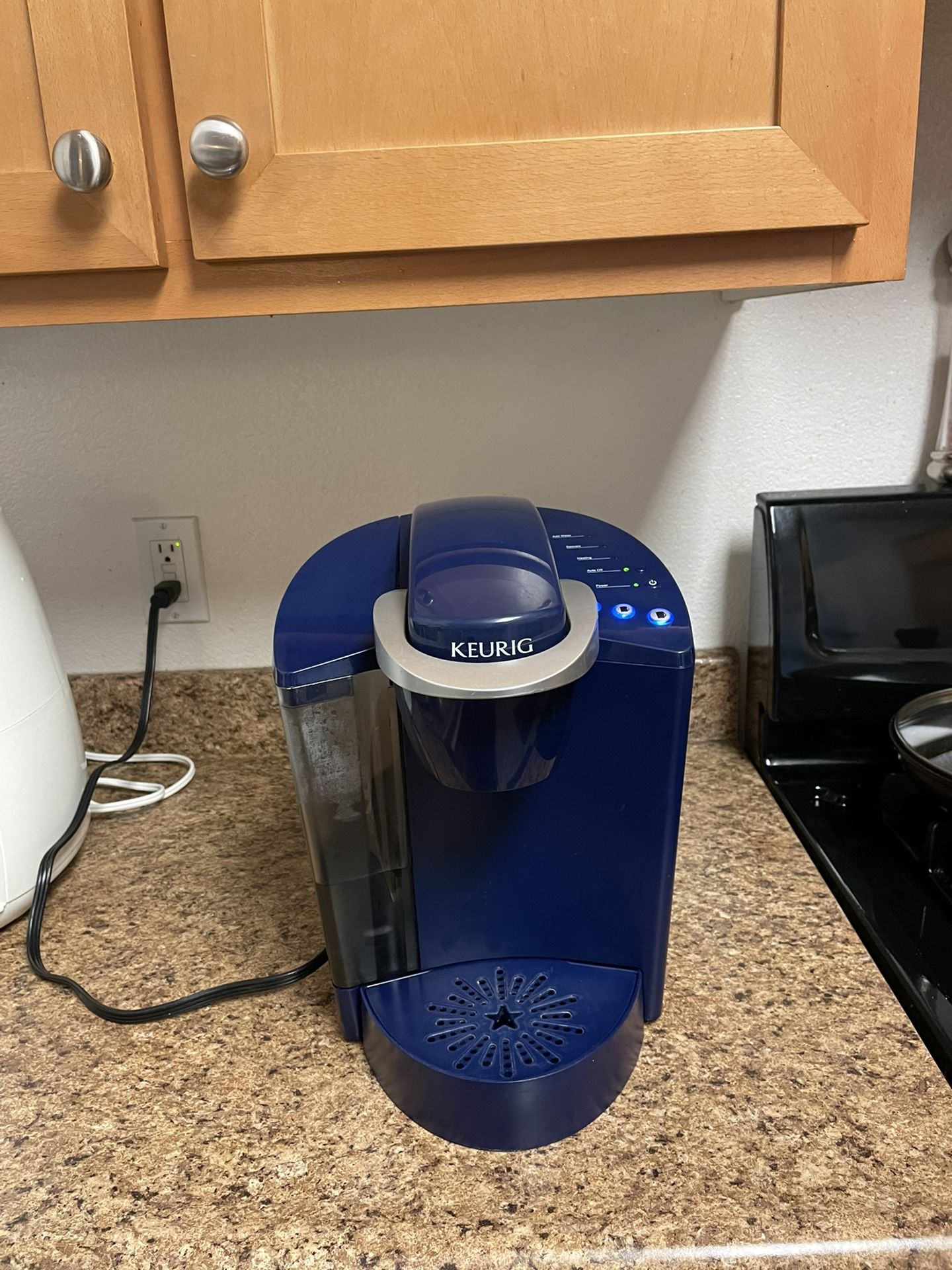 Black & Decker 12 cup coffee maker with thermal carafe for Sale in  Oceanside, CA - OfferUp