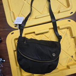 Lululemon Sidebag L5