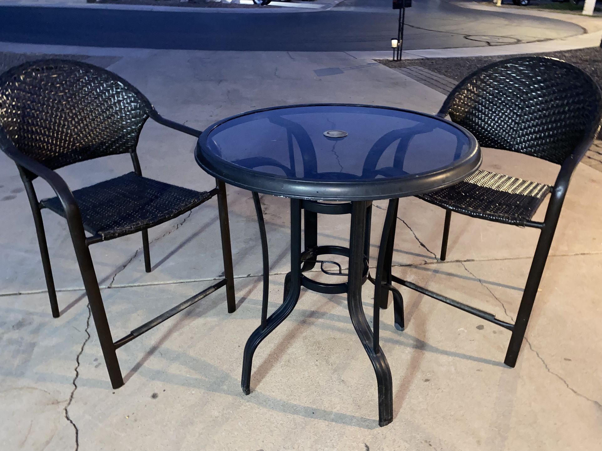 Chairs & Table Hampton Bay