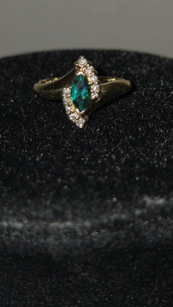 14KT Petite Perfection: Gold & Glow in Size 5.5 2.52G