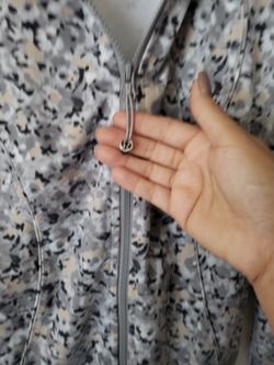 Lululemon sweeter size 6