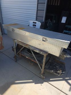 Truck tool box great shape.