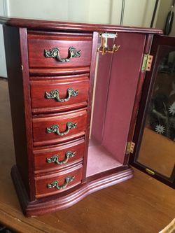 Jewelry cabinet