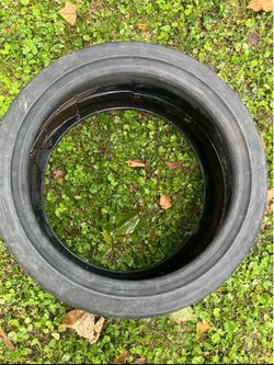 285/30/18 Tire