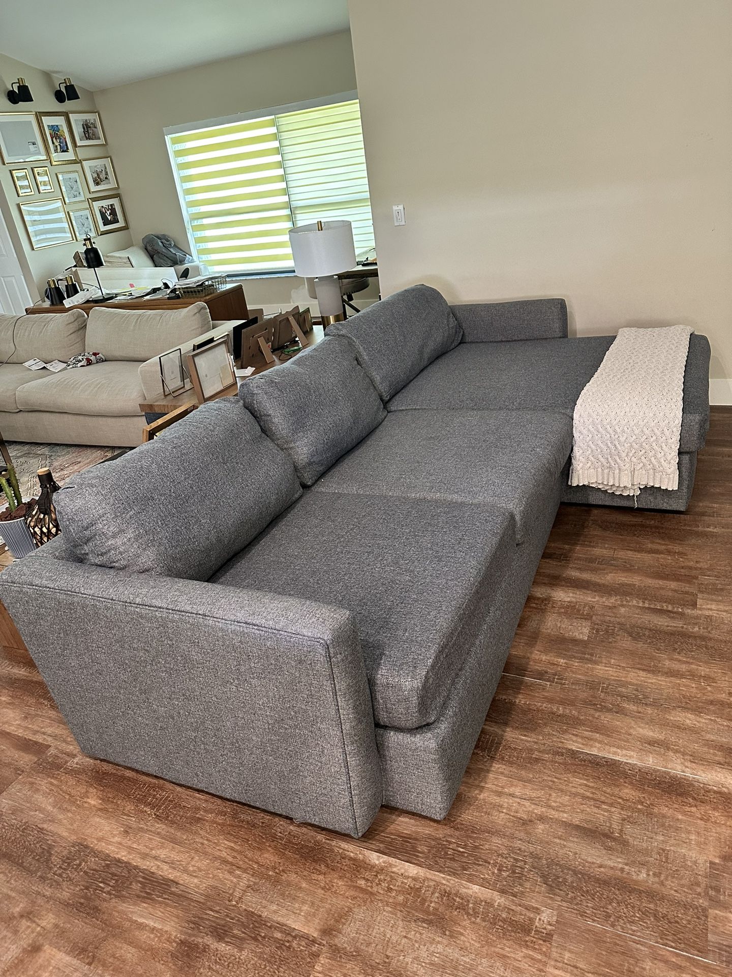 Great Comfortable City Furniture Sofa