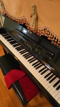 Yamaha Upright Piano– Excellent Condition