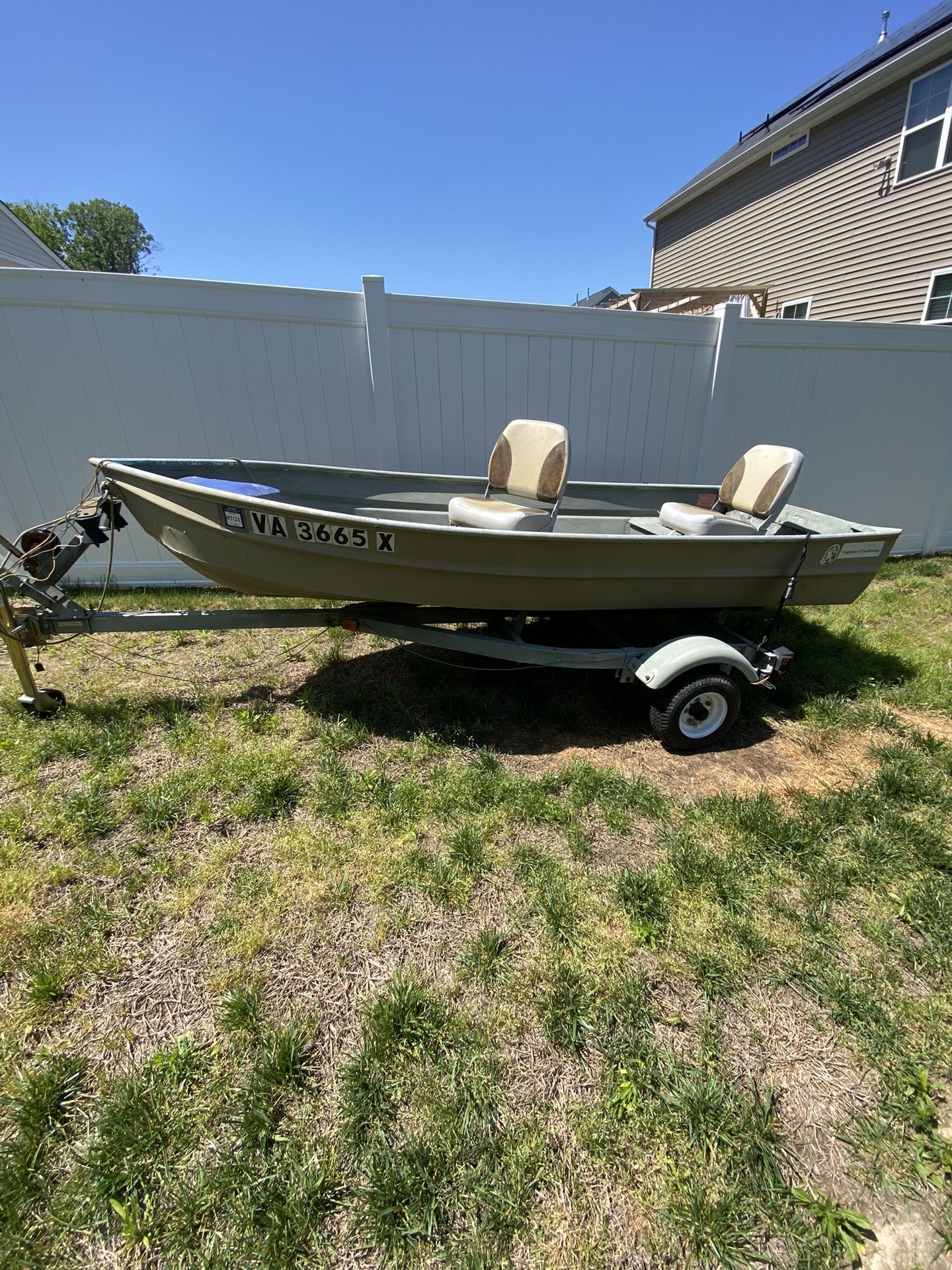 Ouachita 12 Feet Long Aluminum Jon Boat / Trolling Motor/Marine Battery/ Fish Finder