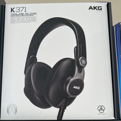 AKG K371 Over-ear, closed-back, foldable studio headphones    