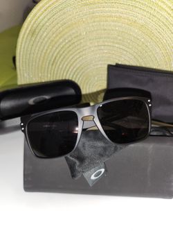 Oakley SUNGLASSES
