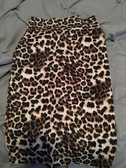 high waisted, zip up cheetah print pencil skirt