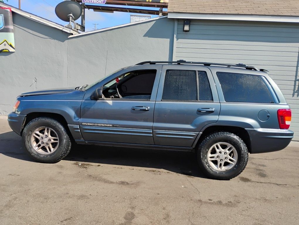 2000 JEEP CHEROKKE,4X4 QUADRA DRIVE.