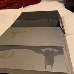 1 PS4 2 Controllers 