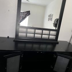 Dresser With Mirror 