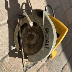 DEWALT CHAINSAW