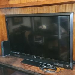 42" EXCELLENT CONDITION WORKING VIZIO HD LCD HIGH DEFINITION 1080p TV TELEVISION SET W/ REMOTE CONTROL WIRES