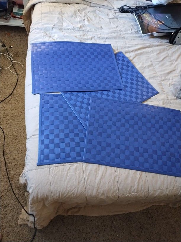 4 Really Nice Table Mats All For $5. Firm