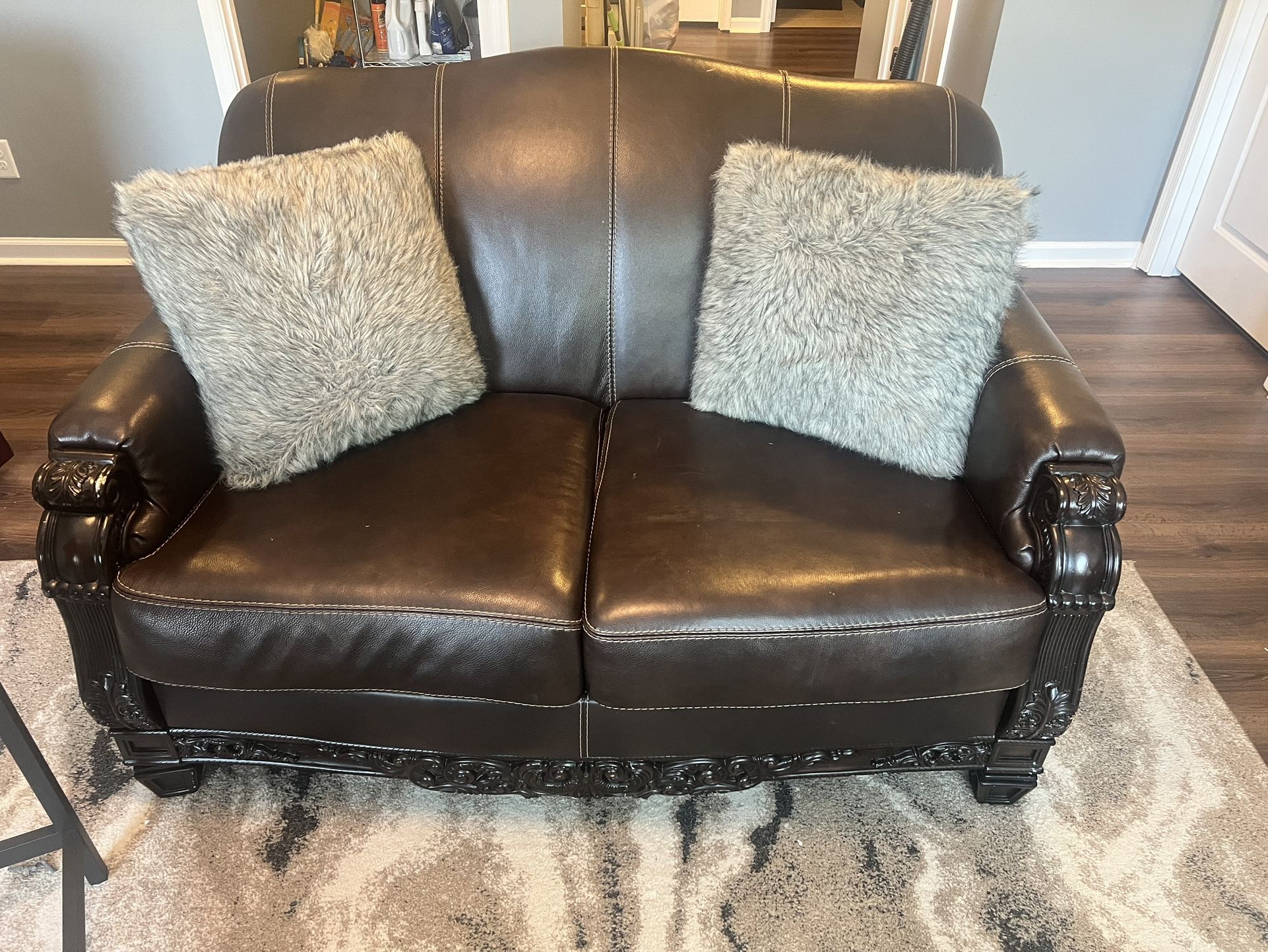 Leather Love Seat/sofa
