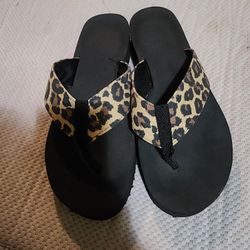 Brand New Leopard Print Flip Flops Size 8 Women Excellent Condition