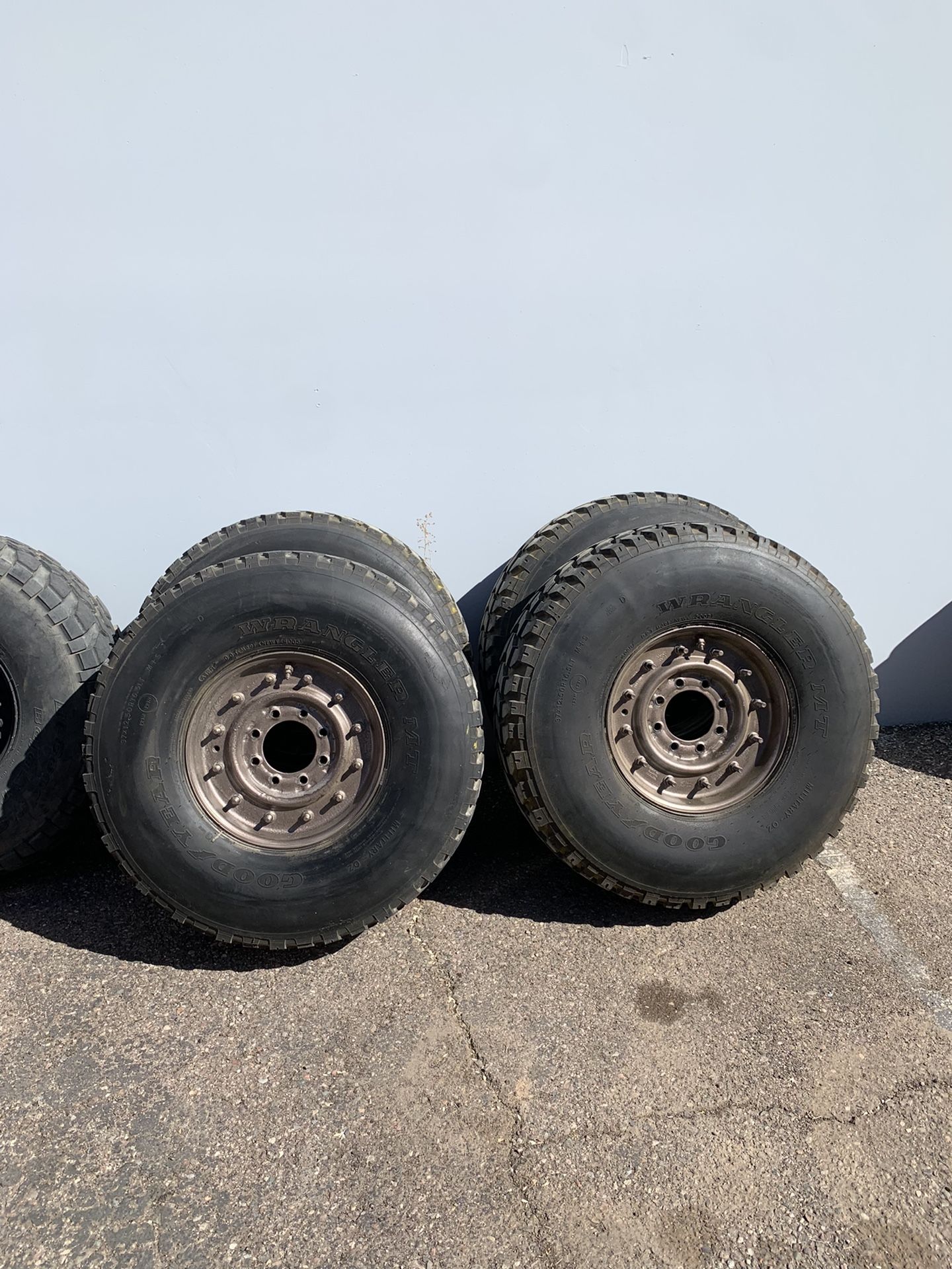 chevy-8-lug-hummer-h1-wheels-and-tires-run-flats-cheap-for-sale-in