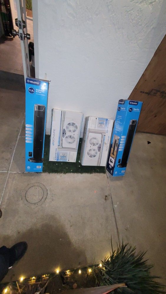 2 Tower Fans