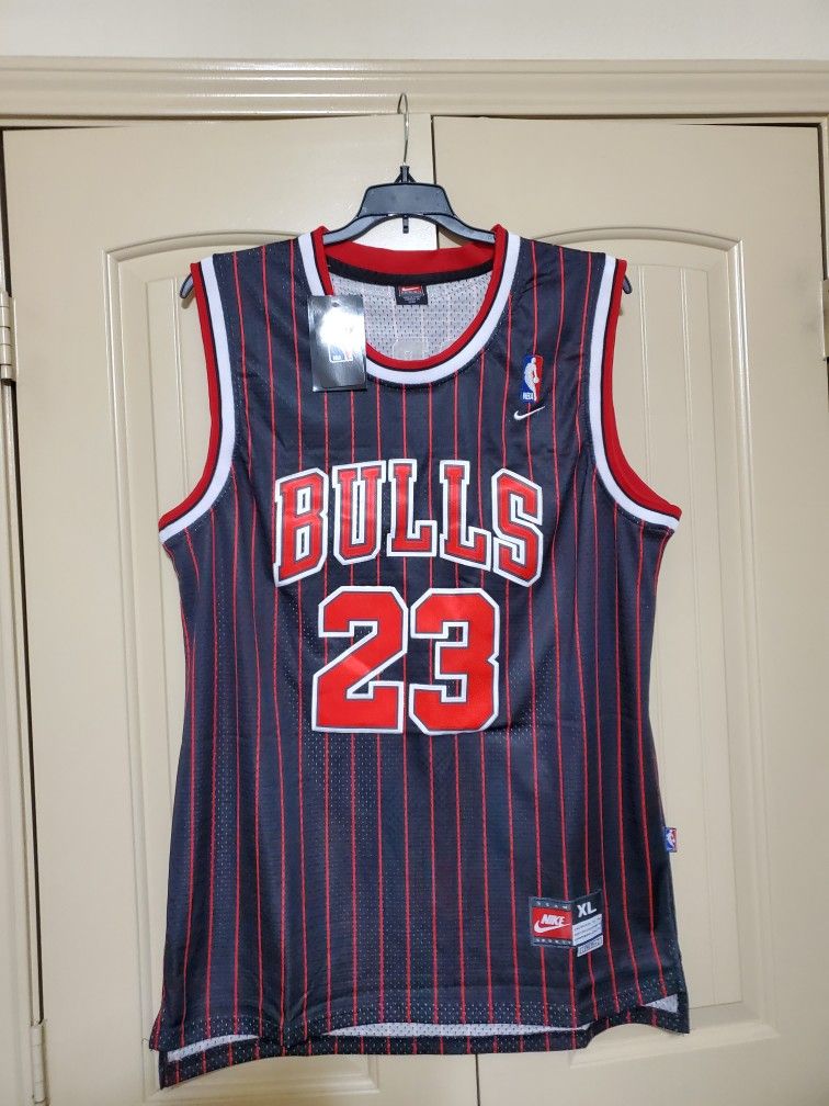 Chicago Bulls Michael Jordan Jersey for Sale in Fort Worth TX