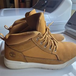 Used Shoes Size 4.5