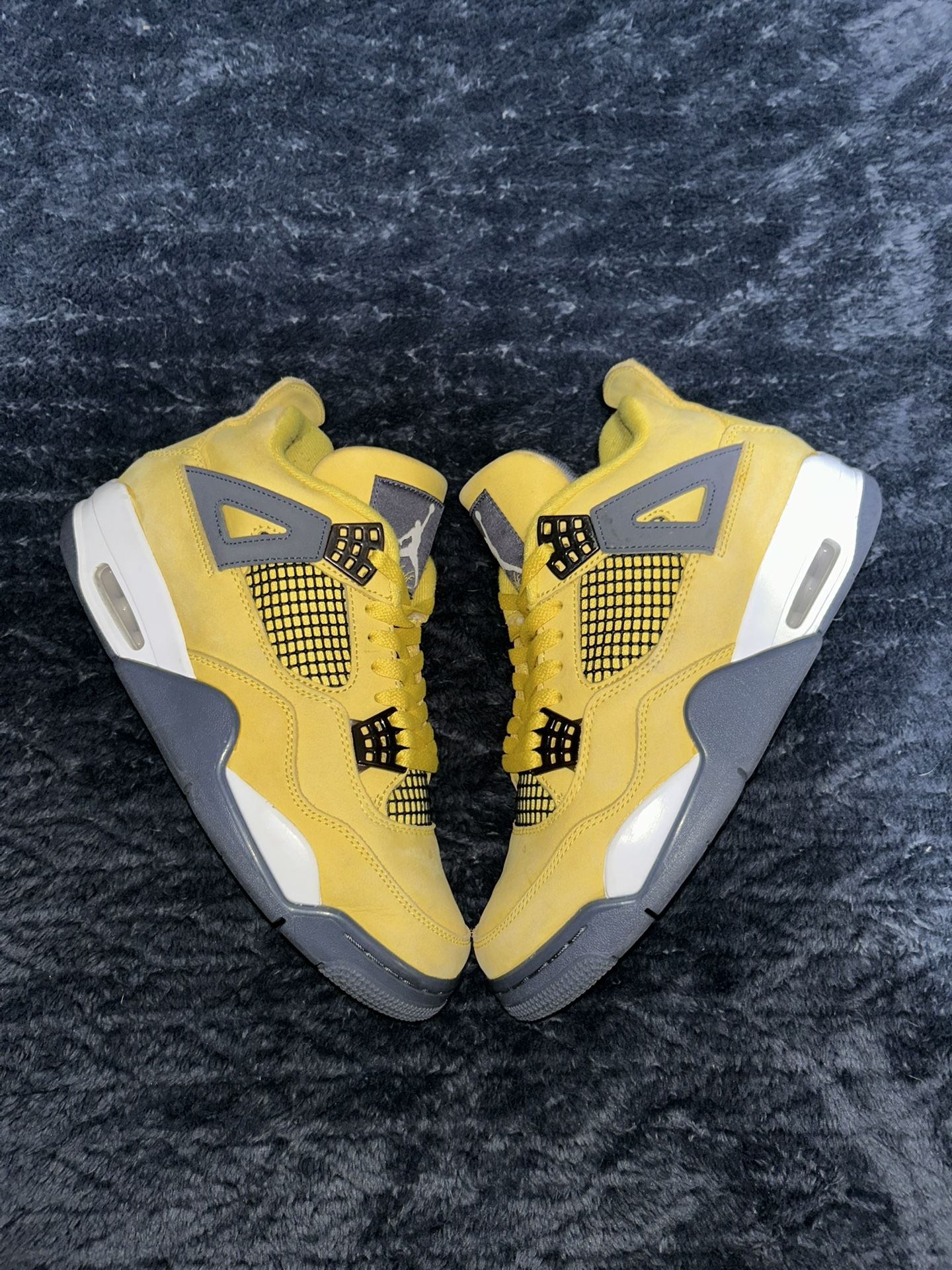 Jordan 4 Lightning Size 9