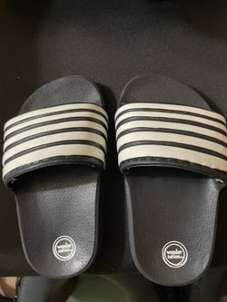 TODDLER SIZE 5/6 WONDER NATION SLIDES