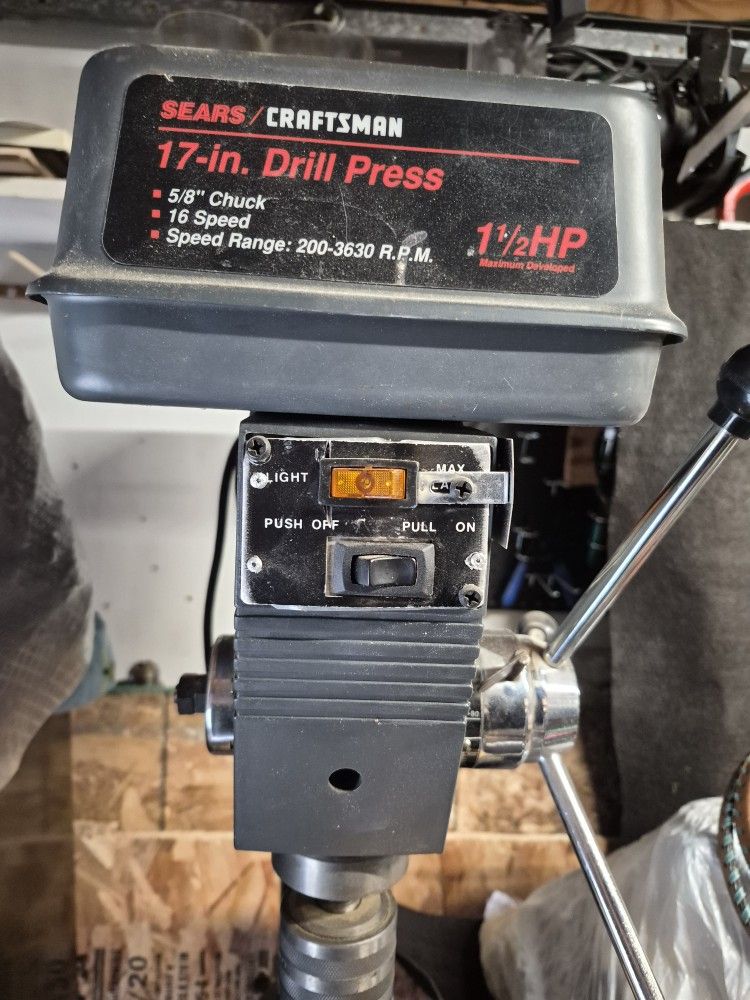 Sears Craftsman 17 In Drill Press In Great Working Order. Comes With the Included Set Of Clamps