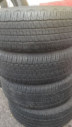 Set of 4 matching tires Goodyear wrangler almost new ..size 265/65R18