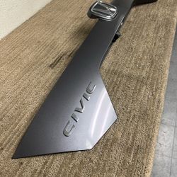 Trunk Molding (Used) (2018 to 2021 Honda Civic)