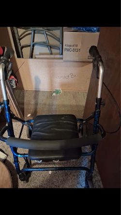 Walker with seat