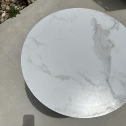lightweight round table measures 23.5"