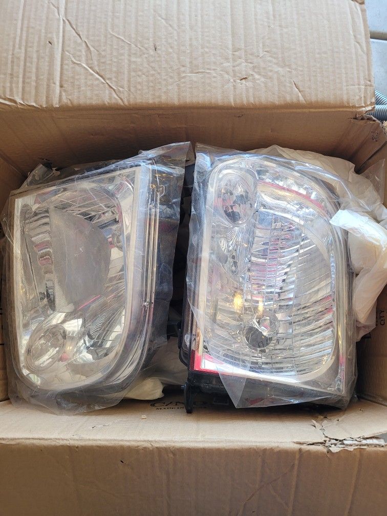 2005 Toyota Tundra Headlights 