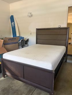Full bed frame w/ box spring and mattress