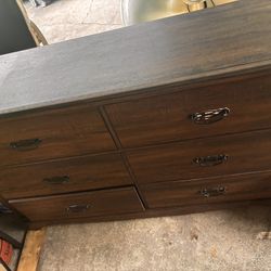 Dresser With Mirror