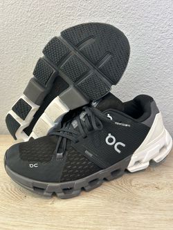 On Cloud CLOUDFLYER 4 Women’s Running Walking Athletic Shoes Sz 7.5 Black/White